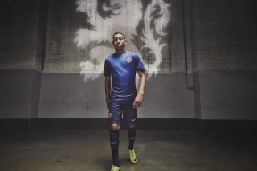 JIUYOU SPORTS平台-穆雷读秒绝杀巴黎，惊险胜利引爆足坛热议